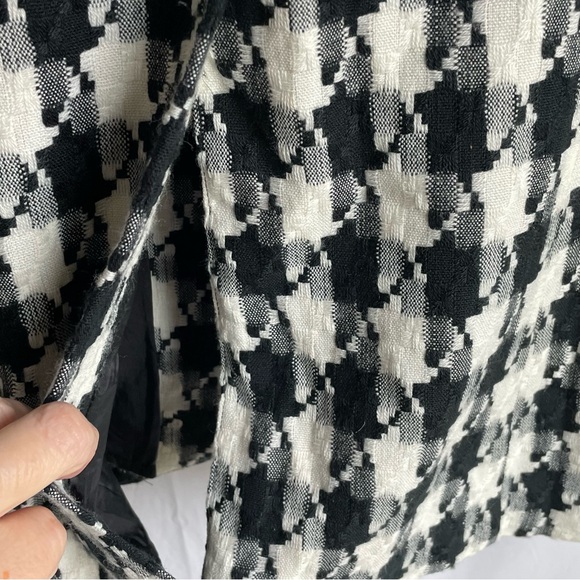 Vintage Chic Black and White Houndstooth Blazer - Picture 7 of 11